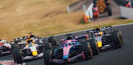 Alpine emmène le peloton de chasse : Flavio Briatore nuance les progrès d'Enstone