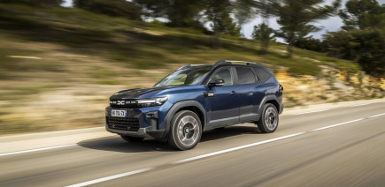 Dacia monte en gamme : le constructeur est-il en train de perdre la nouvelle guerre des prix ?