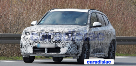 Afin de faire face à des ventes électriques limitées et conserver une production élevée, BMW va restyler son SUV BMW X1 thermique.