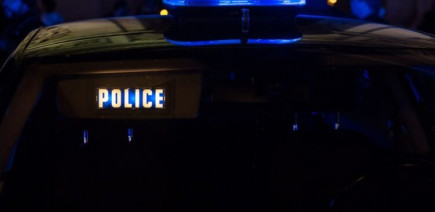 Il récupère une voiture volée, la police intervient et entame une course-poursuite