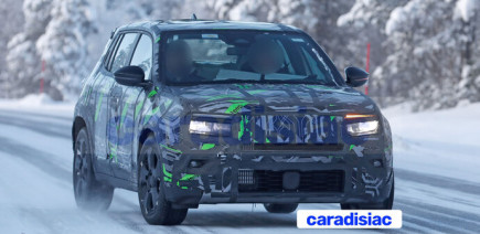 Voiture de l’année 2023, le petit SUV Jeep Avenger s’apprête à bénéficier d’un restylage. Il est déjà en période de mise au point.