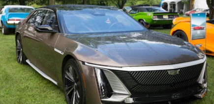 Il claque plus de 900 000 € dans une Cadillac Celestiq… quasi inutilisable chez lui