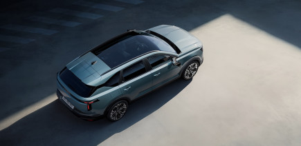 BYD en F1, Une Dacia belle comme un camion, une Alpine qui se dévoile sans rien montrer, Stellantis de plus en plus chinois, Porsche qui hésite entre Taycan thermique et Panamera électrique, l’énorme flop de Honda, et des bornes de recharge pas très sincè