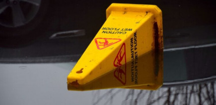 Avec les inondations, leur parking devient une véritable piscine