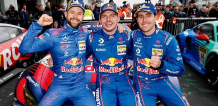 Max Verstappen continue d'humilier tout le monde pour le plaisir sur l'enfer vert mais il le fait désormais en Mercedes