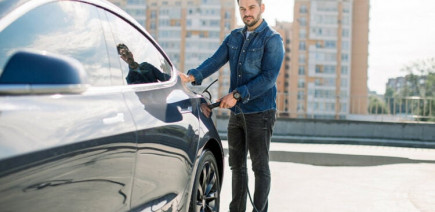 Voiture électrique : peut-on être verbalisé si l'on tombe en panne de batterie ?