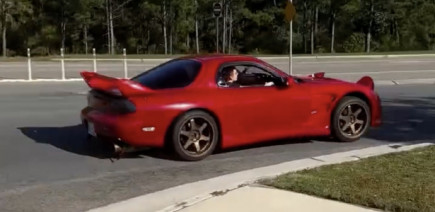 Une Mazda RX-7 qui termine sa course comme une Mustang