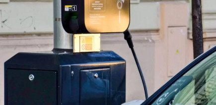 Cette capitale européenne va installer des lampadaires capables de recharger des voitures électriques