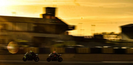 24 Heures Motos 2026 - H+18 : La Yamaha n°1 reprend les commandes face à la BMW n°37