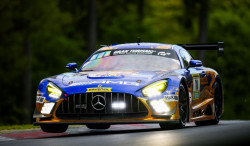 Mercedes remporte les 24H du Nürburgring, Verstappen privé de victoire