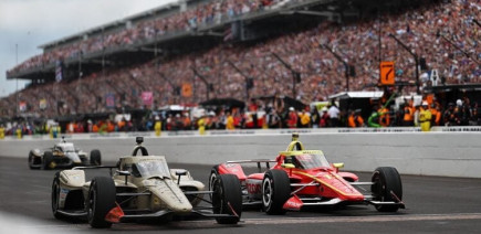 Felix Rosenqvist (MSR) coiffe David Malukas (Penske) au sprint dans un final à suspense
