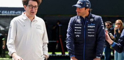 Carlos Sainz : il ne faut pas laisser le choix aux motoristes pour 2027