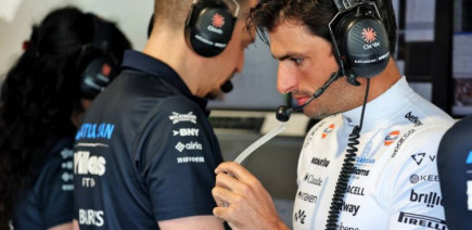 Carlos Sainz demande à la FIA de tenir tête aux équipes sur les moteurs 2027