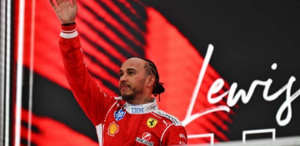Lewis Hamilton impressionne : Charles Leclerc balayé lors d’un week-end référence chez Ferrari