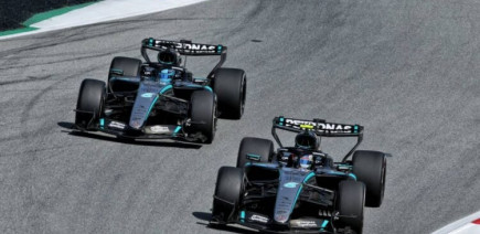 Jacques Villeneuve allume George Russell : "Il semble avoir déjà perdu face à Antonelli"
