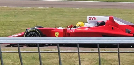 Hamilton en Ferrari triplace à Fiorano : l’incroyable vidéo