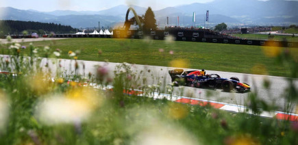 A quelle heure sera donné le départ de la course ce dimanche?