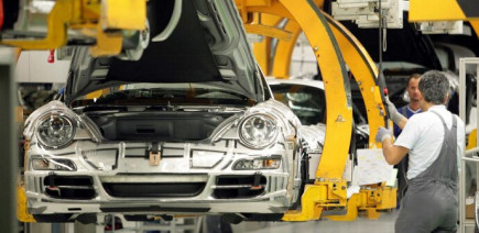 Porsche supprime 5 000 postes mais investit