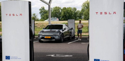 Quelles bornes de charge Tesla sont gratuites près des incendies pour « faciliter les évacuations » ?