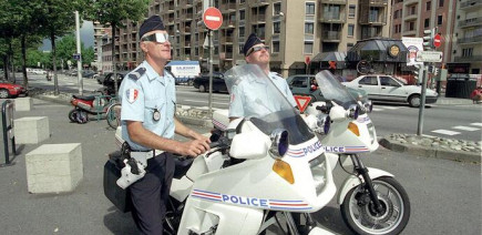Les policiers ont-ils profité de l’éclipse pour verbaliser tout le monde ?