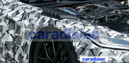 La supercar de Toyota GR GT est encore en période de mise au point, mais déjà une version équipée du pack « Track » encore plus performante arrive.