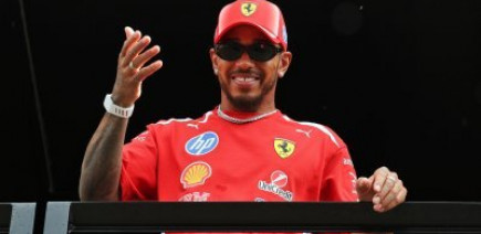 Hamilton peu emballé par le choix de Verstappen de rester chez Red Bull
