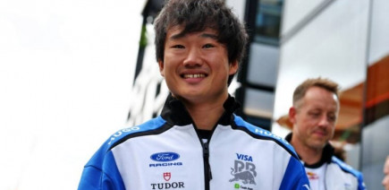 Yuki Tsunoda raconte l'improbable appel qui l'a ramené en Formule 1 : "J'étais à la plage !"