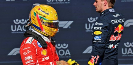 Lewis Hamilton réagit au choix de Max Verstappen de rester chez Red Bull
