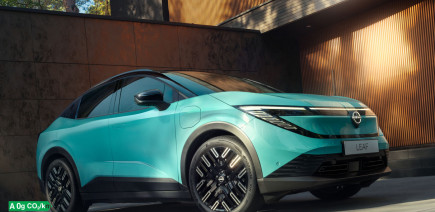Recharge, autonomie, confort… ce que Denis Brogniart retient de la Nouvelle Nissan LEAF
