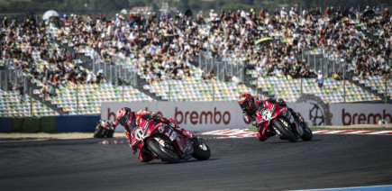 WSBK Magny-Cours : Le classement final de la Course 1, doublé Ducati, chaos à l'arrière