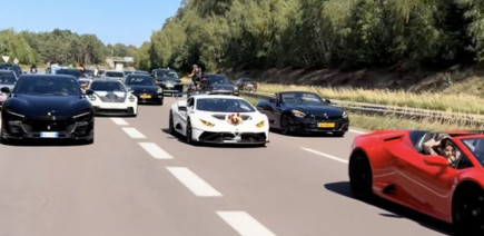 A Marseille, des supercars qui bloquent l’autoroute pour un mariage