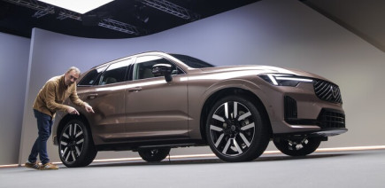 Le Volvo XC60 se relooke mais cache surtout une grosse surprise