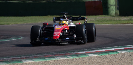 Ferrari et Racing Bulls en piste à Imola pour des essais Pirelli