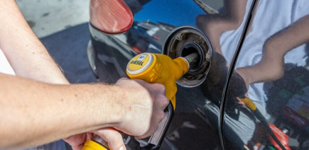 Carburant : Qui peut toucher la nouvelle prime employeur de 1 000 € nets d’impôts ?