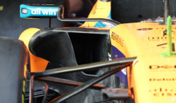 En images : la métamorphose choc de la McLaren MCL40 à Bakou