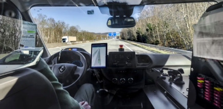 Première mondiale : sur l'A10, la navette autonome passe le cap des 40 000 km avec ses premiers passagers