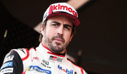 Alonso prépare le Rallye Dakar au volant d’une Aston Martin