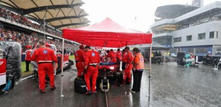 Hamilton déplore le manque de courses sous la pluie et l'attribue aux jeunes pilotes