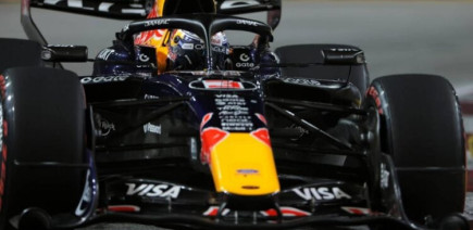 Max Verstappen remporte un Sprint chaotique à Singapour : neuf abandons et un record historique !