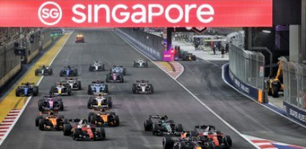 Verstappen gagne enfin le GP de Singapour devant Leclerc, Ferrari rate sa stratégie