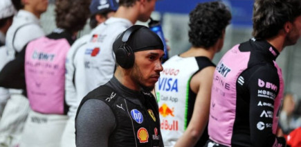 Lewis Hamilton pris en charge par les médecins après le GP de Singapour