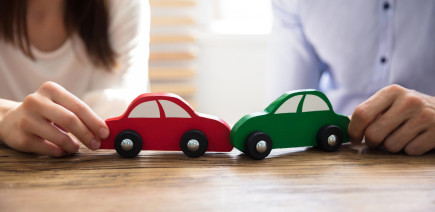 Assurance auto : Allianz clarifie le choix entre formule intermédiaire et tous risques pour votre véhicule électrique ou hybride récent