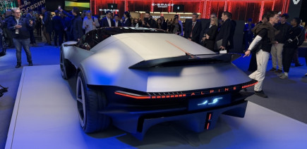 « C’est beau et c’est Francais » : ce que les gens pensent de l’Alpine A310 Vision au Mondial de l'Auto 2026